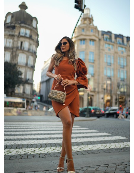Asymmetrical short russet dress with sleeves