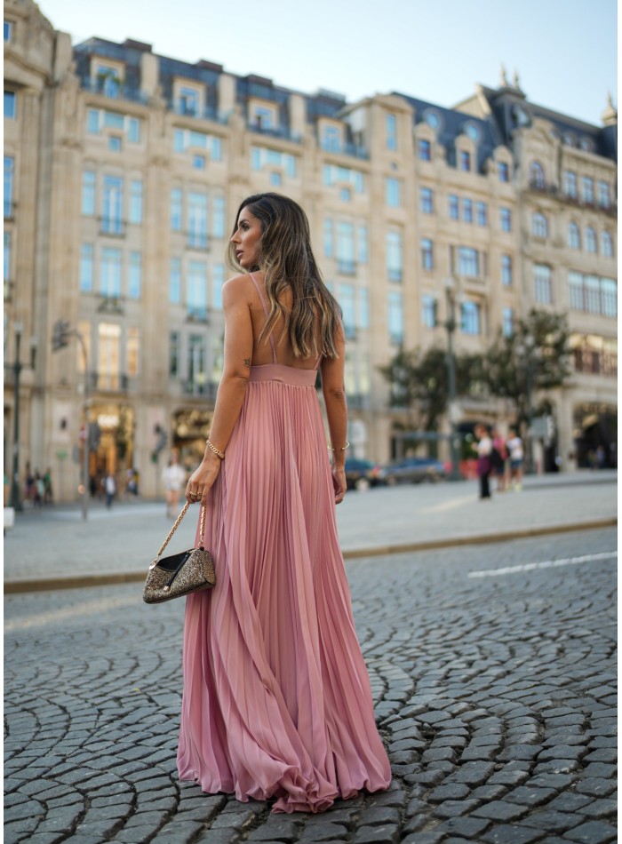 Robe longue plissée avec décolleté plongeant rose