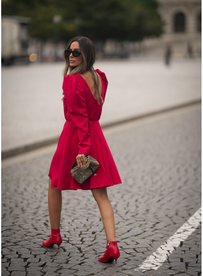 Robe rouge courte avec dos ouvert