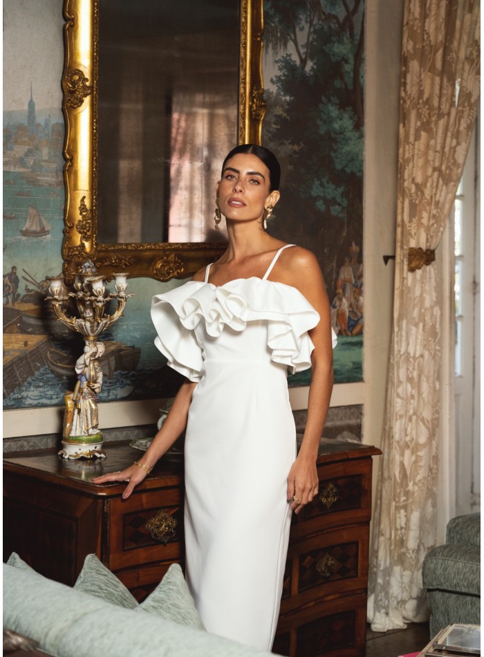 Robe midi blanche à encolure volantée