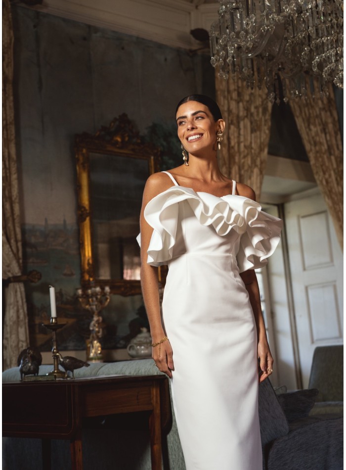 Robe midi blanche à encolure volantée