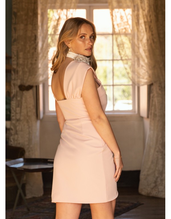 Vestido corto rosa con escote cuadrado 2