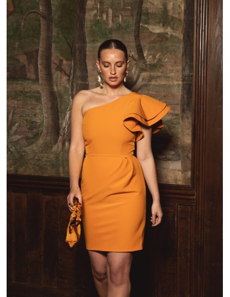 Vestido corto naranja con volantes en la manga