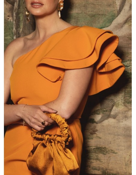 Vestido corto naranja con volantes en la manga