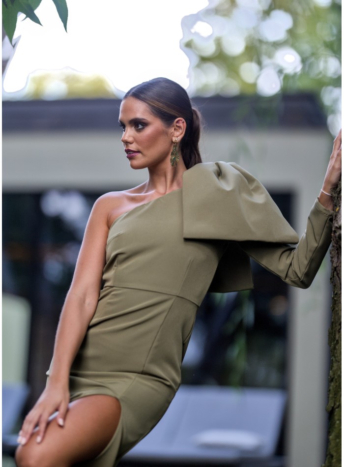 Vestido midi verde con lazo en la manga