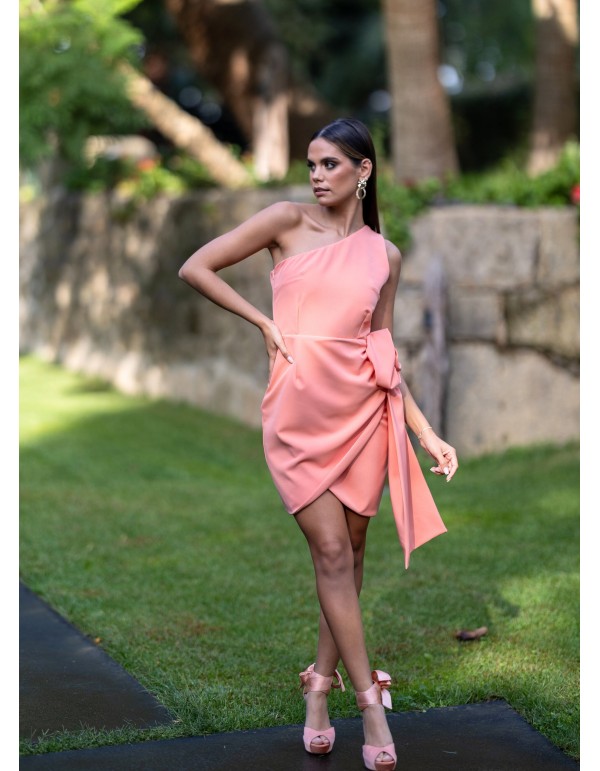 Vestido corto salmón con flor 2