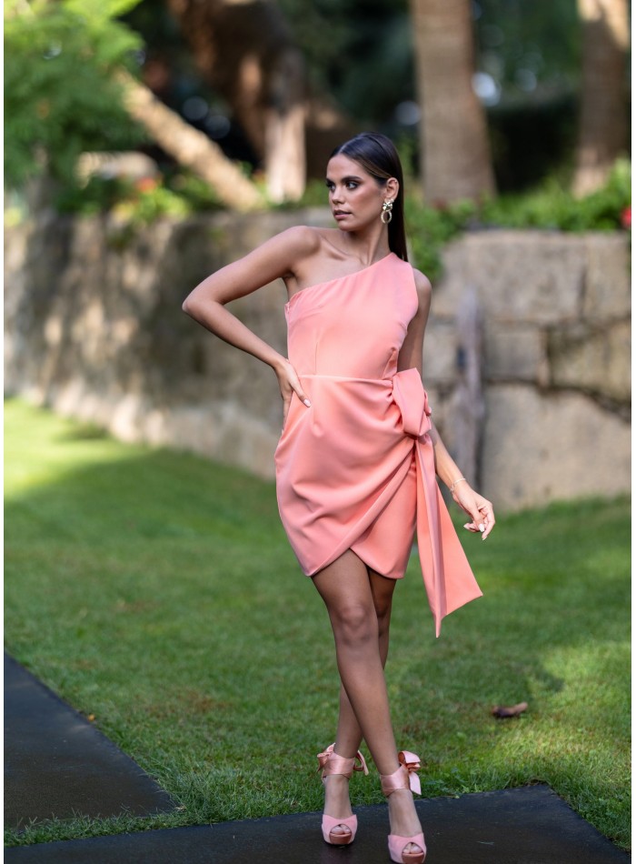 Short salmon dress with flower