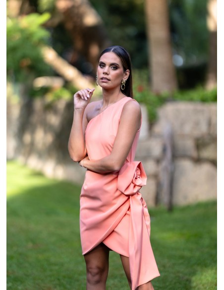Short salmon dress with flower