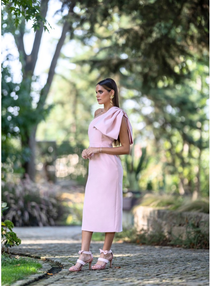 Pink midi dress with bow on the sleeve
