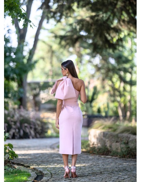 Pink midi dress with bow on the sleeve