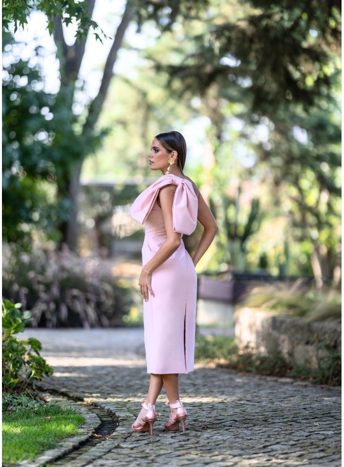 Pink midi dress with bow on the sleeve