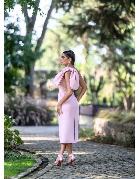 Robe midi rose avec nœud sur la manche