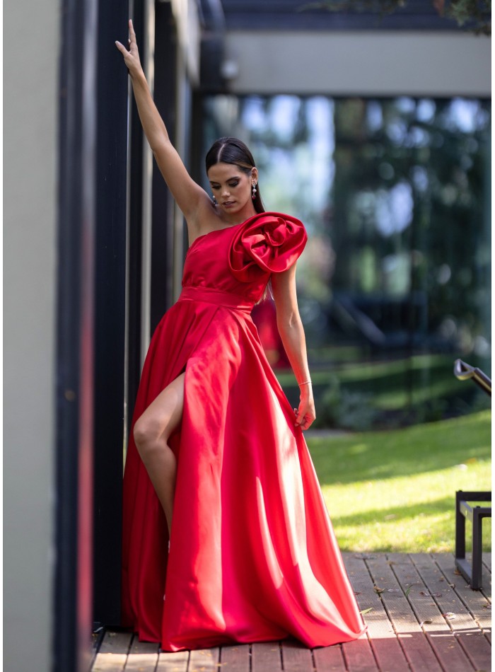 Vestido de invitada estructurado princesa rojo