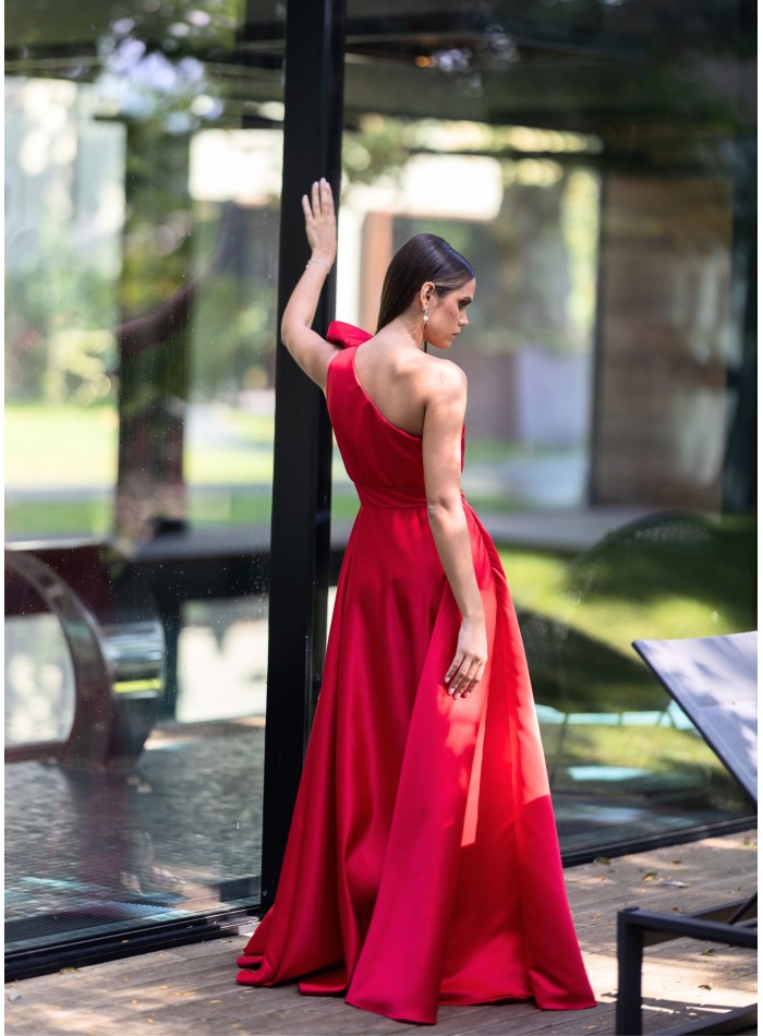 Vestido de invitada estructurado princesa rojo