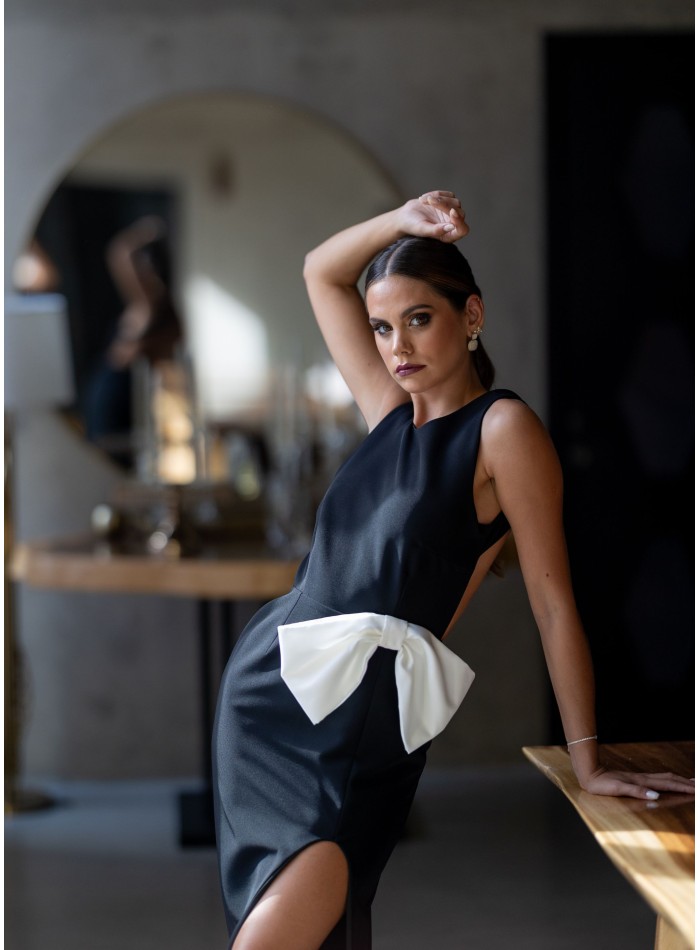 Longue robe d'invité noire avec nœud