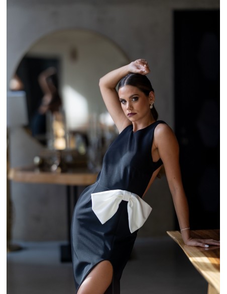 Longue robe d'invité noire avec nœud