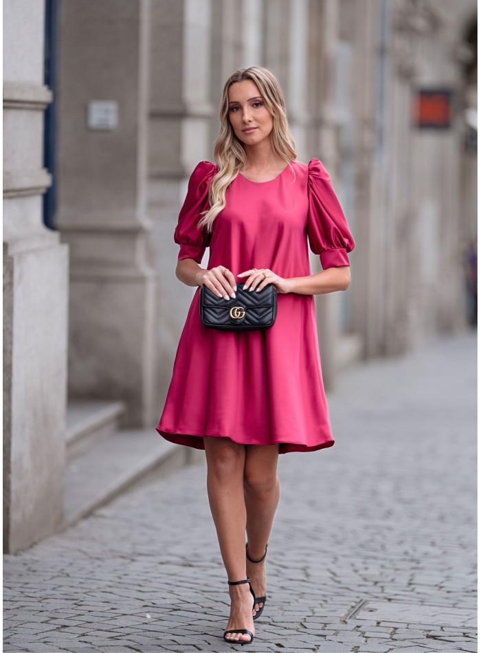 Robe courte à manches froncées