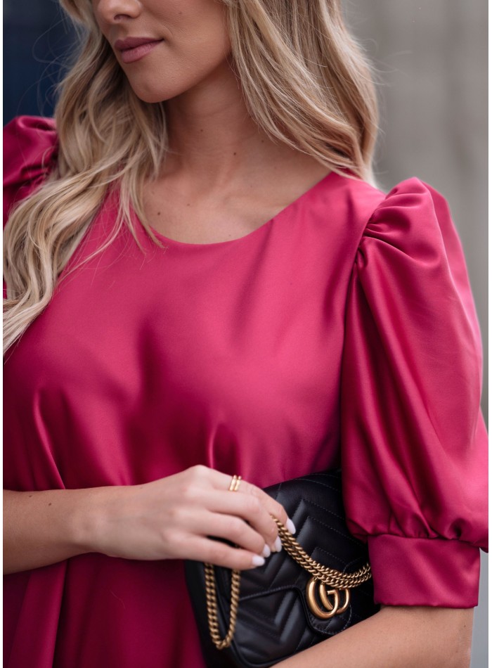 Short cherry dress with gathered sleeves