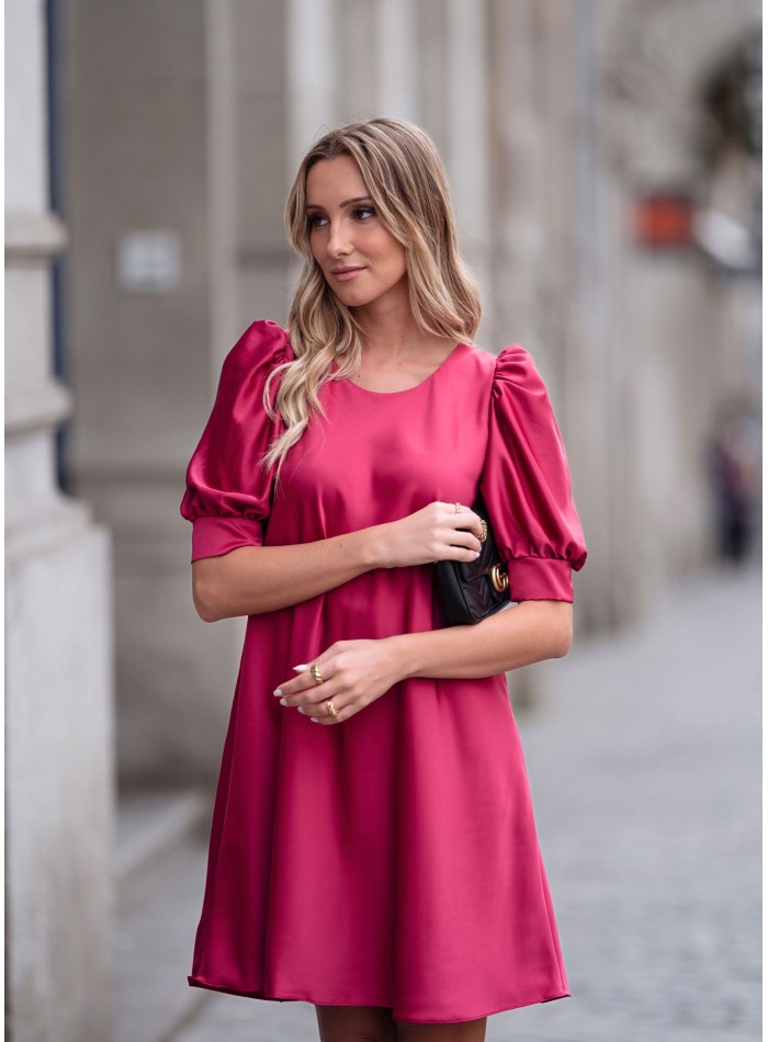 Short cherry dress with gathered sleeves