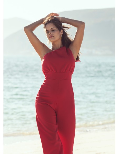 Mono largo rojo asimétrico con lazada al hombro para ocasiones especiales