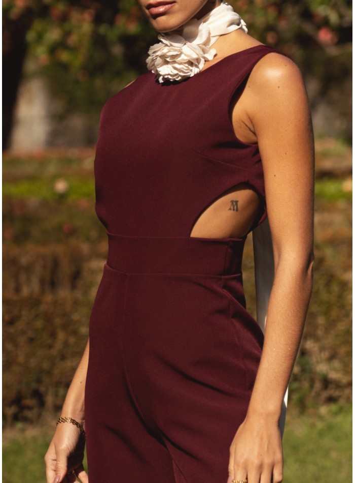 Mono largo de fiesta burdeos con aberturas...