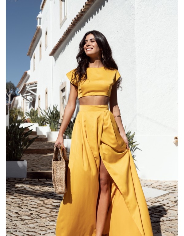 Yellow long skirt with invisible zipper and side slit 2