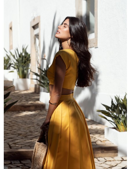 Yellow long skirt with invisible zipper and side slit
