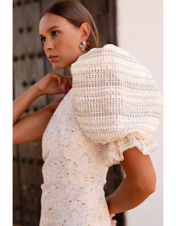 Robe d'invité asymétrique à volants blancs 2