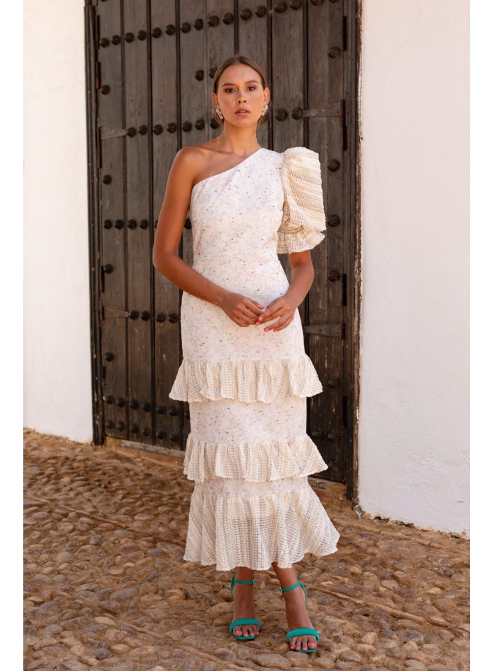 Robe d'invité asymétrique à volants blancs
