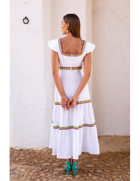 Vestido en lino blanco con escote cuadrado y falda volantes para mama comunion