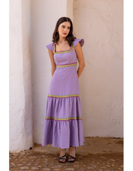 Vestido para invitada con falda de volantes y escote cuadrado