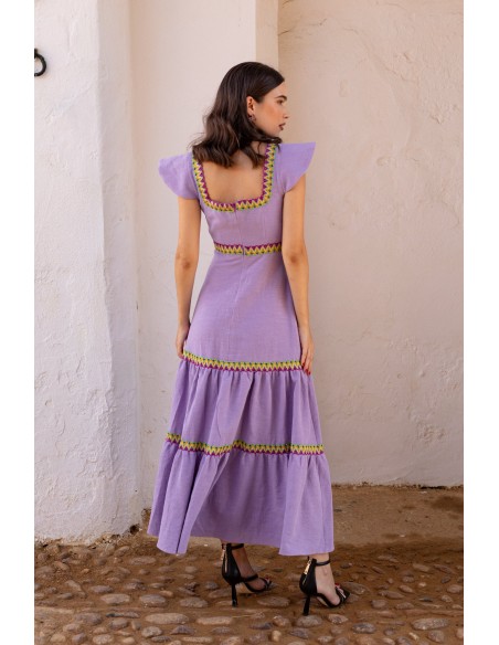 Vestido para invitada con falda de volantes y escote cuadrado