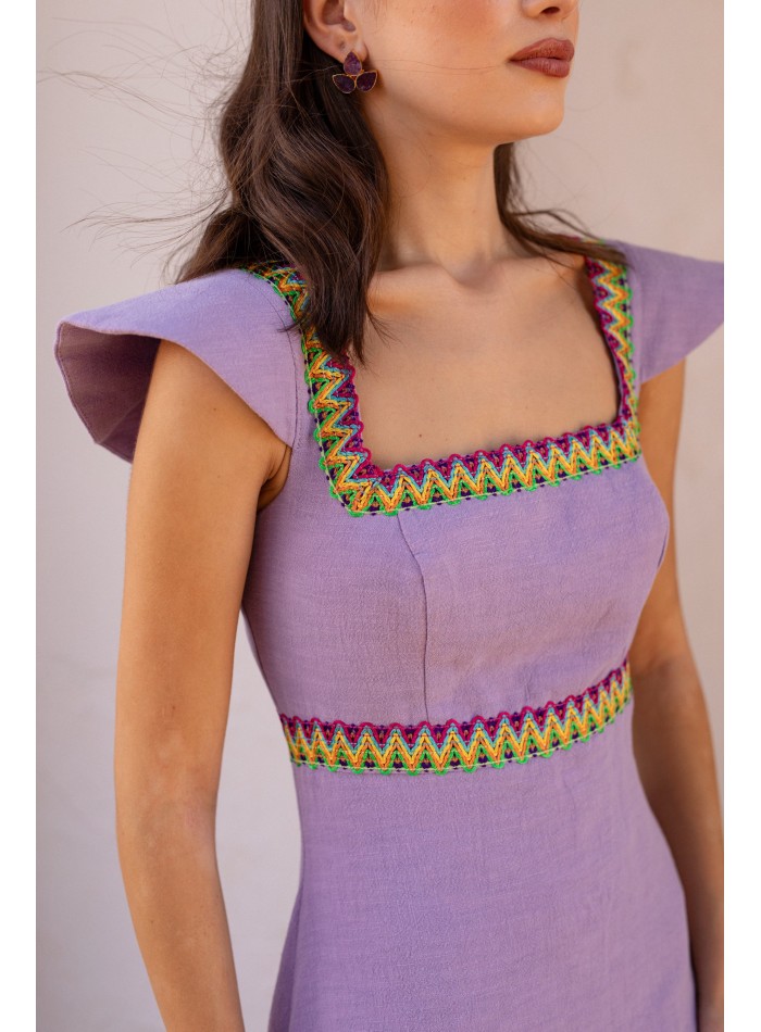 Vestido para invitada con falda de volantes y...