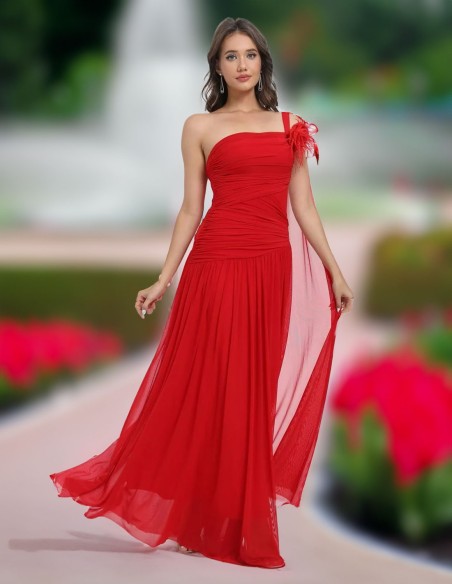 Robe longue d'invitée de mariage avec corsage drapé et manches cape