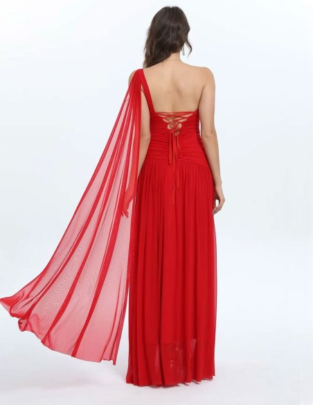 Robe longue d'invitée de mariage avec corsage drapé et manches cape