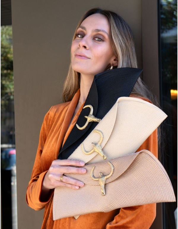 Raffia bag with buffalo clasp in bronze 2