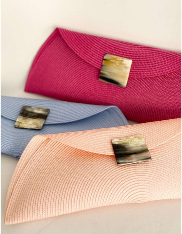 Sac en raphia avec fermeture carrée en corne africaine 2