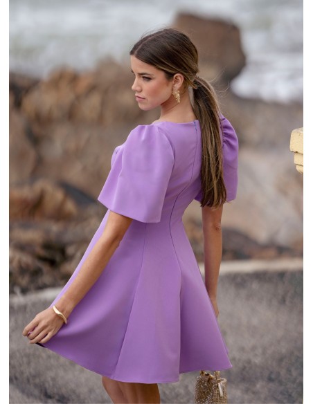 Lilac short dress with round neckline