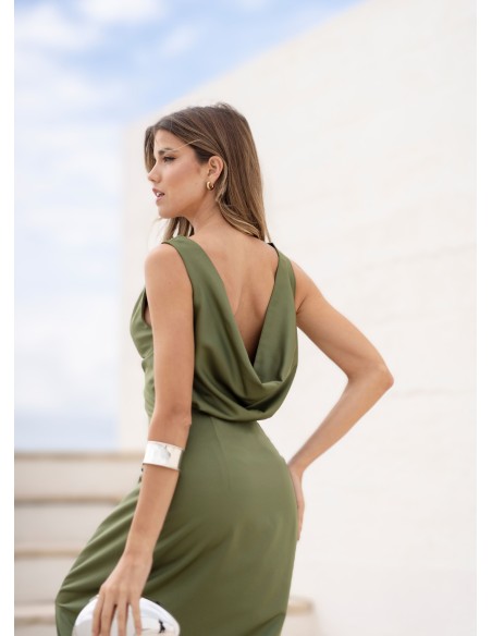 Robe longue vert sec avec encolure drapée