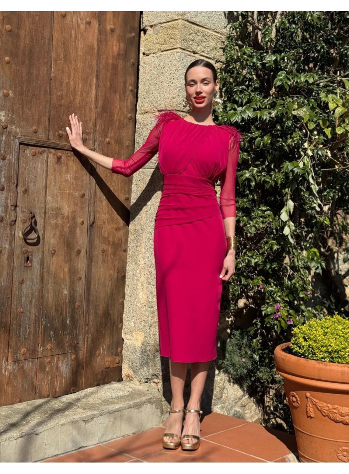Vestido midi drapeado con manga francesa en color fresa para mamá de comunión