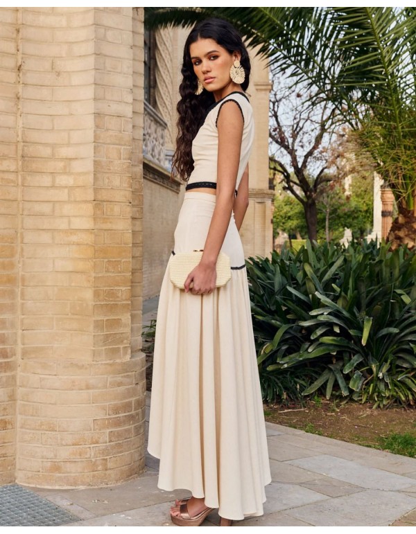 Beige and black linen top with V-neckline 2