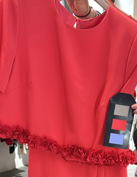 Vestido de fiesta de tirante ancho con sobrecamisa