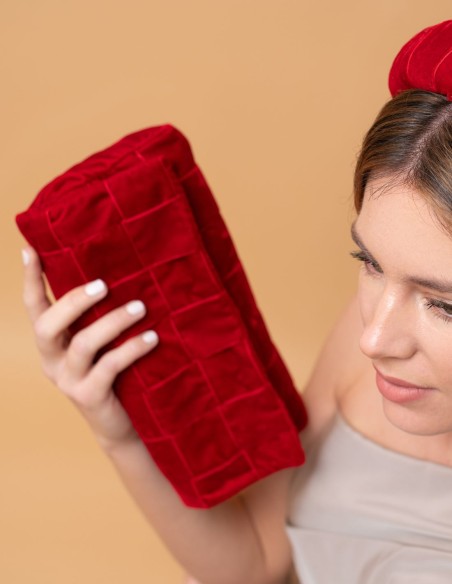 Red handbag in intertwined velvet