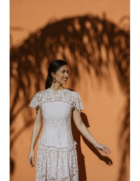 Vestido rosa perla de encaje midi con volantes para comuniones