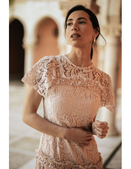 Robe midi en dentelle rose perle avec volants