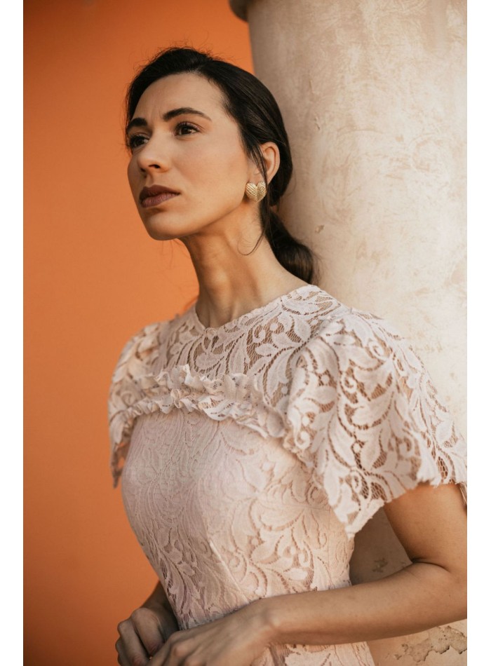 Pearl pink midi lace midi dress with ruffles