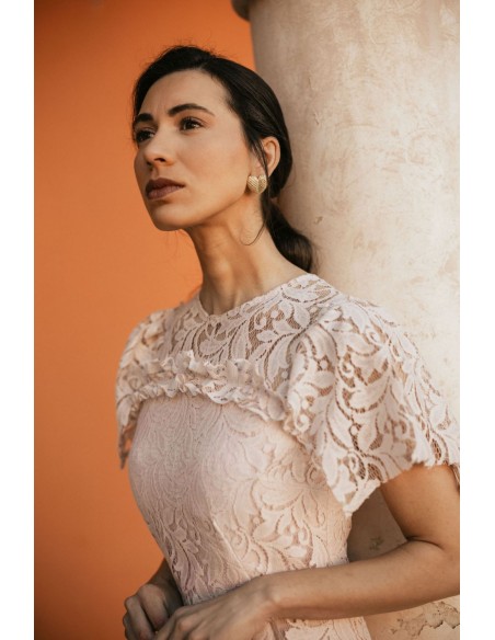 Pearl pink midi lace midi dress with ruffles