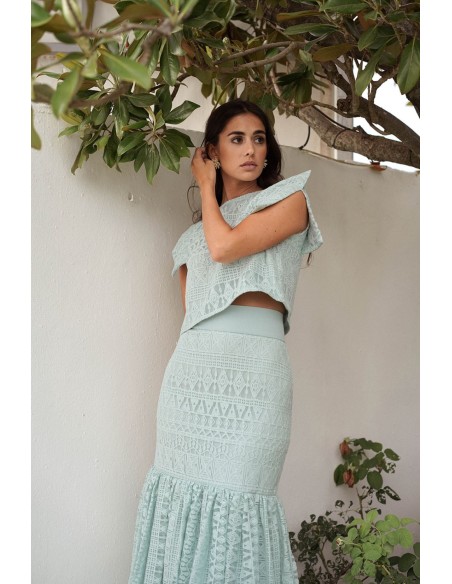 Top corto verde agua de macramé con manga corta pico para bodas