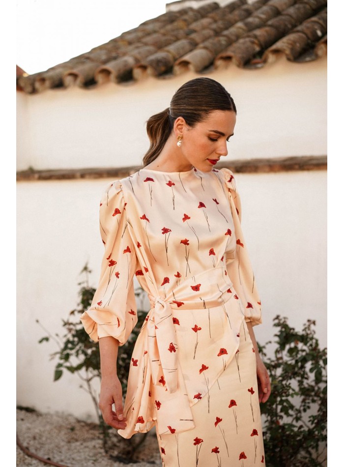 Asymmetrical printed top with lacing at the waist