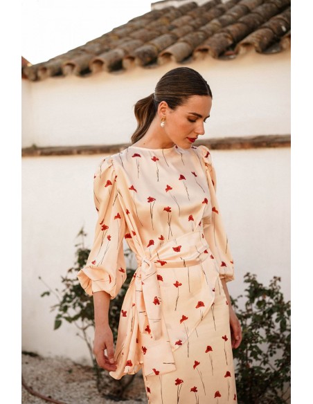 Asymmetrical printed top with lacing at the waist